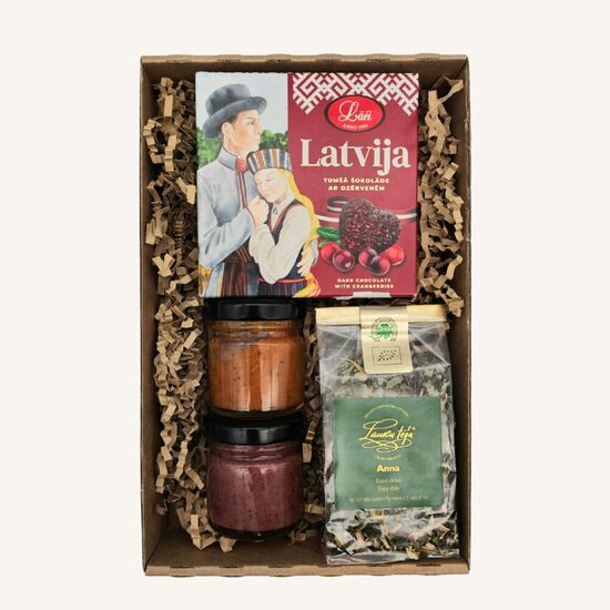 Latvijas valsts svētku dāvanu komplekts "No sirds Latvijai"